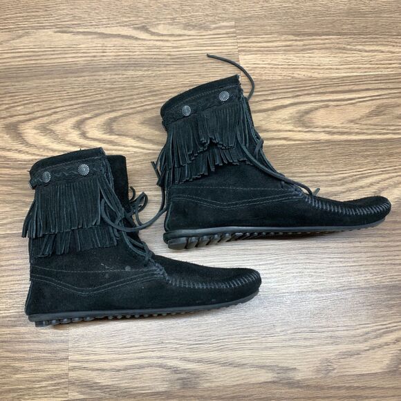 Minnetonka Women's 9  Moccasin Boot Double Fringe Lace-up Suede Tramper BoHo - Picture 2 of 11